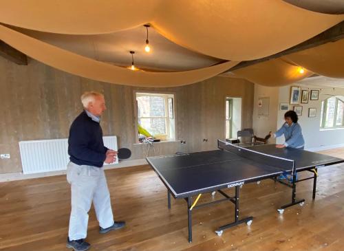Stolní tenis v ubytování Game of Thrones base at the Flax Mill nebo okolí