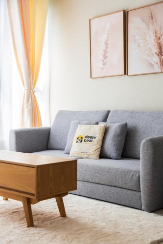 Zona de estar de Gaia Residence, Gamuda Gardens Rawang by Sleepy Bear