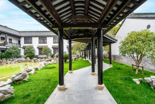 an outdoor pavilion with a garden and a pond at 丽呈别院 in Shanghai