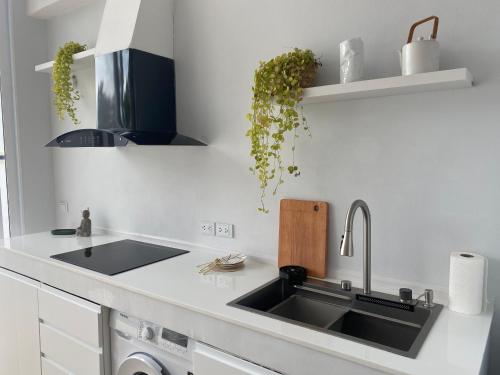 Η κουζίνα ή μικρή κουζίνα στο Cozy Villa 1bd and swimming pool