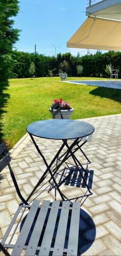 Cosy Garden Bungalow