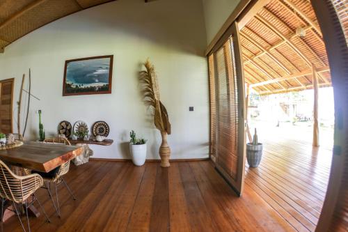 Χώρος καθιστικού στο Baha Baha Villa Sailo Hts Mentawai Hollow Trees