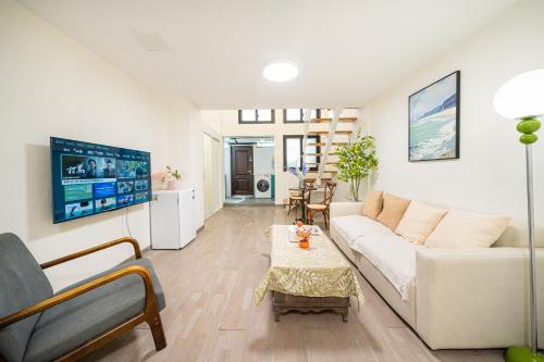 a living room with a couch and a table at Tonight Homestay Jing'an Temple Branch Shanghai in Shanghai