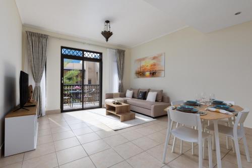 Maison Privee - Stylish & Spacious Apartment in Downtown Dubai