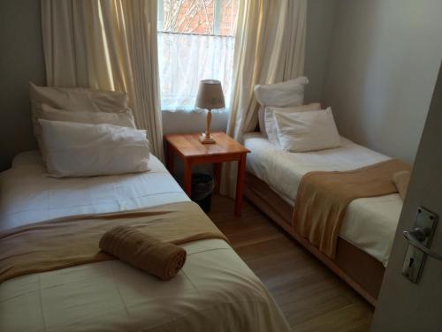Ένα ή περισσότερα κρεβάτια σε δωμάτιο στο Lilac Lodge