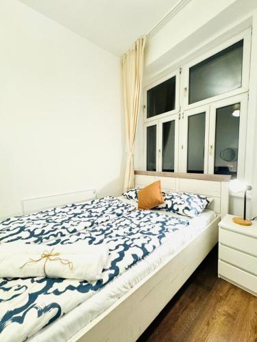 Charming 5BR Shared Apt, Minutes from Atzgersdorfにあるベッド