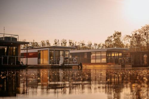 a couple of buildings next to a body of water at Floatinghouses Zehdenick in Zehdenick