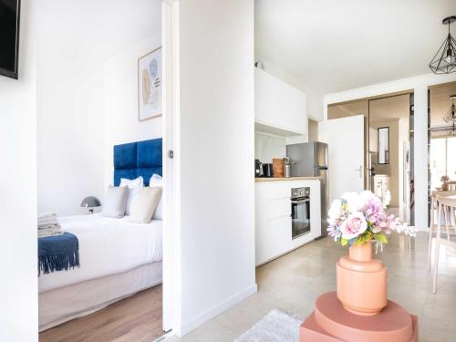 Chic Parisian 1-Bedroom Apartment in Vibrant 10th Arr - Mobility Lease