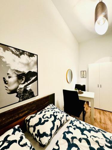 Charming 5BR Shared Apt, Minutes from Atzgersdorfにあるベッド