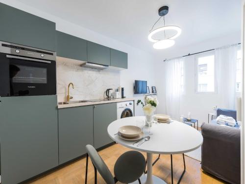 Dapur atau dapur kecil di Charming studio 1P Neuilly Seine - Porte Maillot