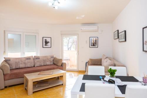 Senad - Apartment MALI - MPolo