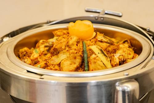 a pot full of food in a toaster oven at Emaar Elite Al Madina Hotel in Al Madinah