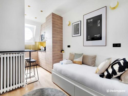 Air-conditioned studio near Arc Triomphe