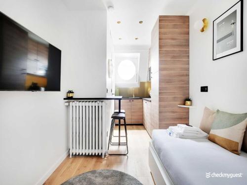 Air-conditioned studio near Arc Triomphe