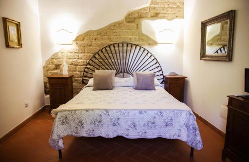 a bedroom with a large bed in a room at Bio Agriturismo Poggio Aione in Saturnia