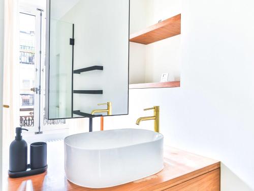 Beautiful modern apartment 3 BDR 6P C ur de Paris