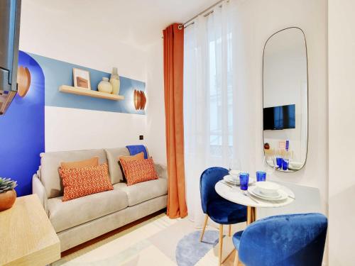 Cozy Parisian 2P Studio in the Prestigious 8th