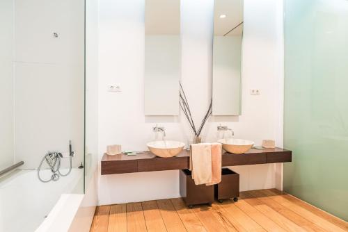 two sinks in a bathroom with a shower at Encinas4 - Villa de lujo by A-Cero Living in Pozuelo de Alarcón