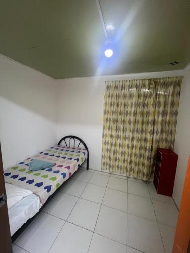 Ένα ή περισσότερα κρεβάτια σε δωμάτιο στο maythomestay