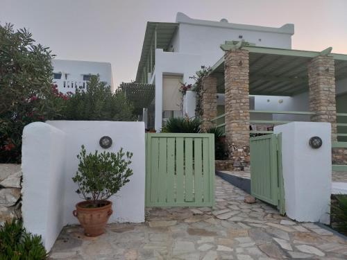 a house with a green gate in front of it at Mike'sPlace in Antiparos Town