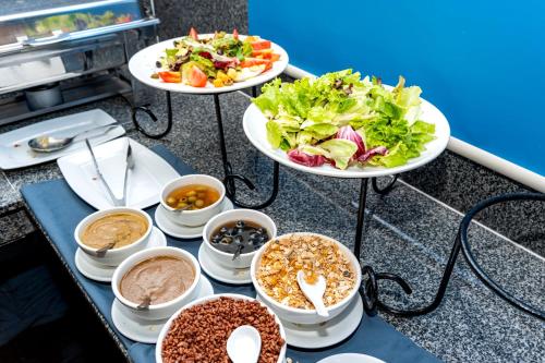 Eten bij of ergens in de buurt van het hotel

