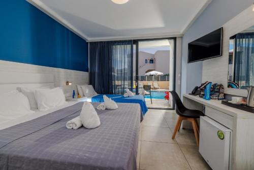 Posteľ alebo postele v izbe v ubytovaní Blue Aegean Hotel & Suites