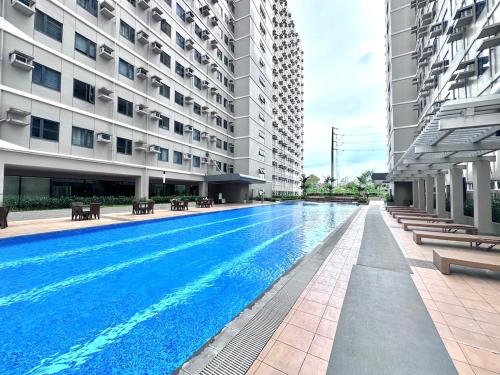 Bazén v ubytování 642 - Quiet & secured condo in Cavite with HI speed WIFI nebo v jeho okolí