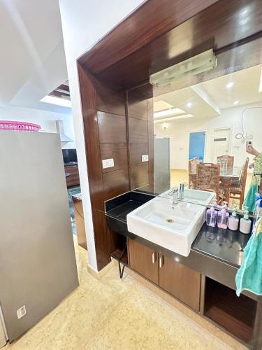 a bathroom with a sink and a mirror at Luxury Villa in Heart of the city in Haidar Sāhibgūda