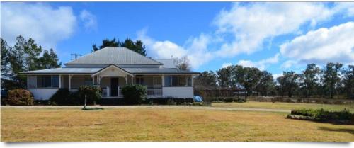 a small white house with a large yard at Seagoe Homestead in Stanthorpe