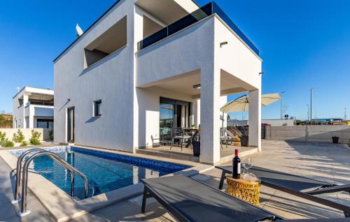 Amazing Home In Vodnjan With Wifi