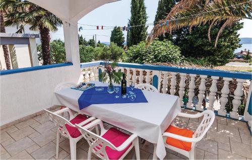 2 Bedroom Nice Apartment In Sveti Petar