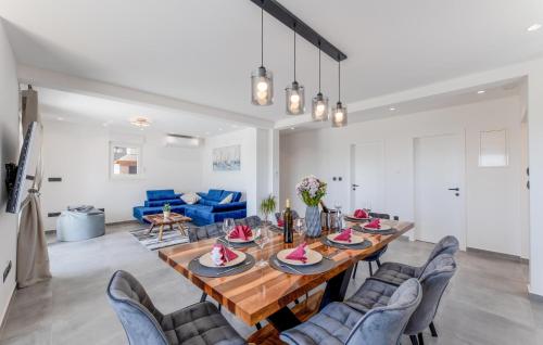 Stunning Home In Kastel Stari