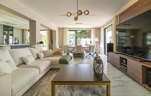Amazing Villa With Heated Pool