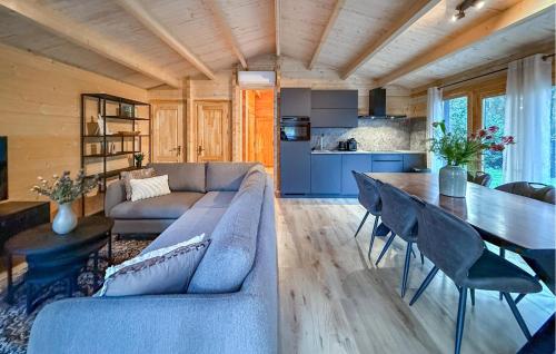 Dapur atau dapur kecil di Gorgeous Home In Meijel With Wifi