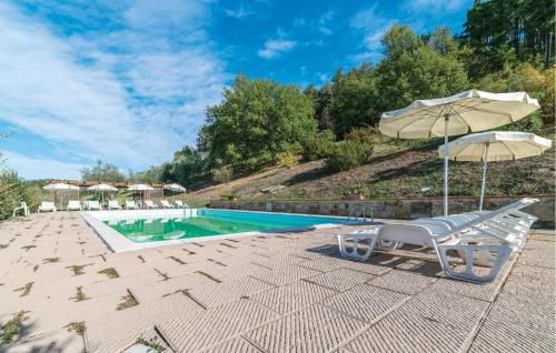 Πισίνα στο ή κοντά στο 2 Bedroom Amazing Home In Dicomano