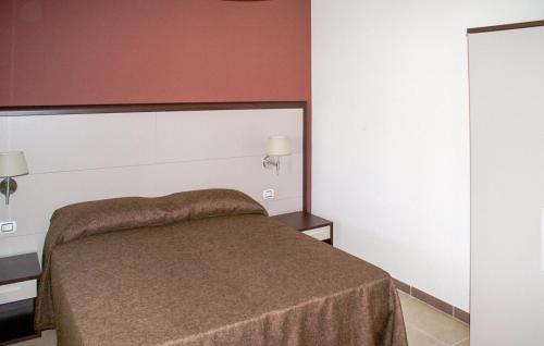 Ein Bett oder Betten in einem Zimmer der Unterkunft Stunning Apartment In Mazzarino