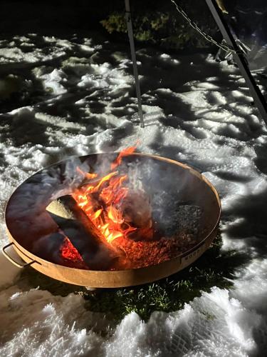 a fire in a metal bowl in the water at Apartmány Windy in Staré Město