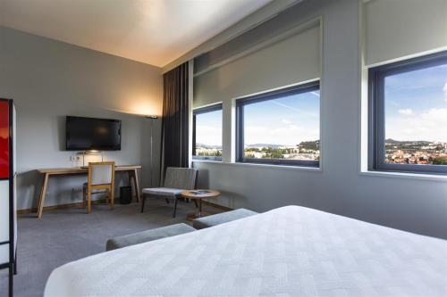 Postel nebo postele na pokoji v ubytování Hotel de Guimaraes Business & SPA