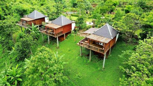 Κήπος έξω από το Valley Lodge