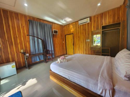 Postel nebo postele na pokoji v ubytování Koh Kood Far East Resort