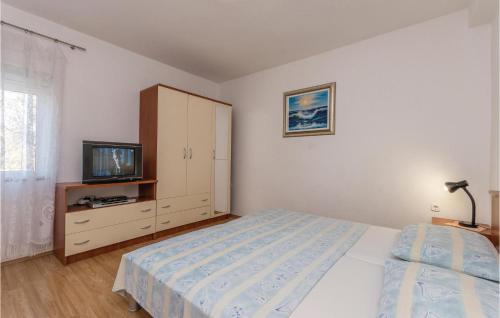 3 Bedroom Lovely Apartment In Bibinje