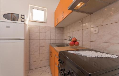 3 Bedroom Lovely Apartment In Bibinje