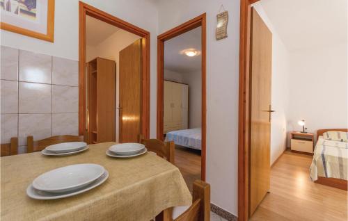 3 Bedroom Lovely Apartment In Bibinje