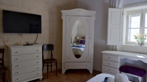 Ένα μπάνιο στο Village Knights Accommodation
