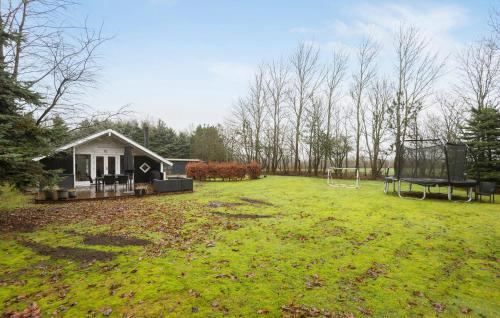 Κήπος έξω από το Gorgeous Home In Oksbøl With Sauna