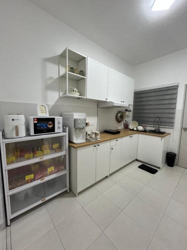 KN Homestayにあるキッチンまたは簡易キッチン