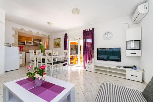 MY DALMATIA - Holiday home Nadalina with private pool and jacuzzi