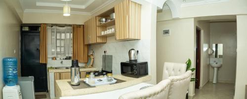 Dapur atau dapur kecil di Cosy Flamingo furnished apartments
