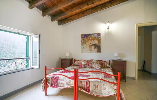 a red bed in a room with a window at Pet Friendly Home In Ne in Ne