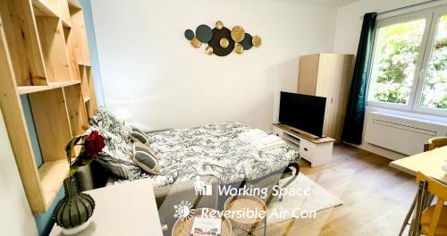 AC - Quiet - Close to the Popes' Palace